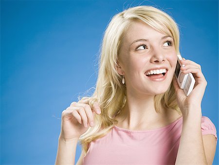 simsearch:640-01601405,k - Woman talking on cell phone smiling Foto de stock - Royalty Free Premium, Número: 640-02773514