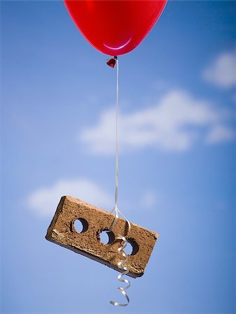 elio - Helium balloon lifting brick outdoors Fotografie stock - Premium Royalty-Free, Codice: 640-02773712