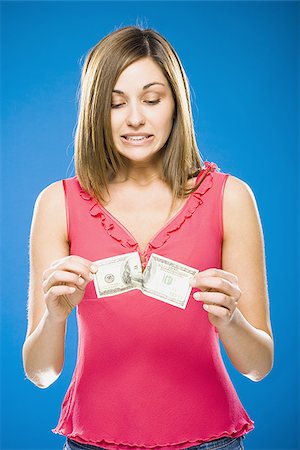 simsearch:640-01458889,k - Femme déchirant le billet de cent dollars américains Photographie de stock - Premium Libres de Droits, Code: 640-02773976