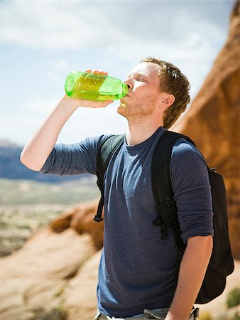 simsearch:640-02951526,k - man drinking water in the desert Foto de stock - Sin royalties Premium, Código: 640-02947642