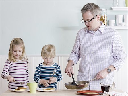pancake breakfast - father and children making breakfast Stock Photo - Premium Royalty-Free, Code: 640-02948063