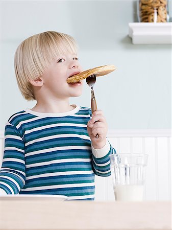 pancake breakfast - little boy eating breakfast Stock Photo - Premium Royalty-Free, Code: 640-02948073