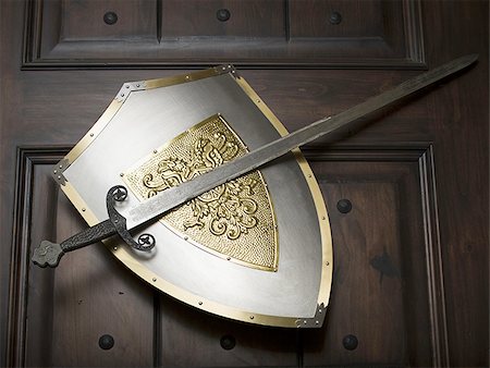 shield sword - medieval sword and shield Foto de stock - Sin royalties Premium, Código: 640-02948138