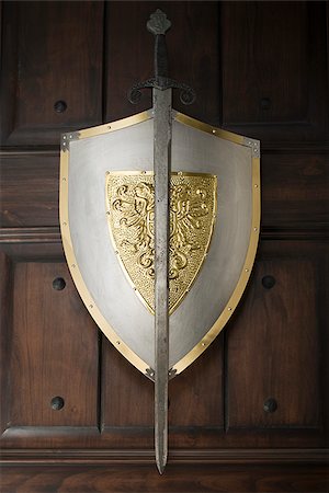 shield sword - medieval sword and shield Foto de stock - Sin royalties Premium, Código: 640-02948143