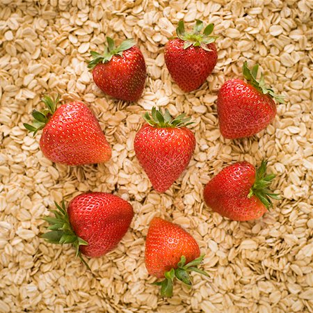 simsearch:640-02949477,k - strawberries on a bed of oats Stock Photo - Premium Royalty-Free, Code: 640-02948797