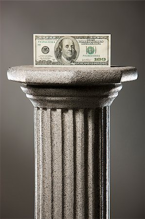 pedestal - money on a pedestal Foto de stock - Sin royalties Premium, Código: 640-02948999