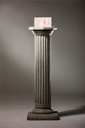 socle - money on a pedestal Foto de stock - Sin royalties Premium, Código: 640-02949009