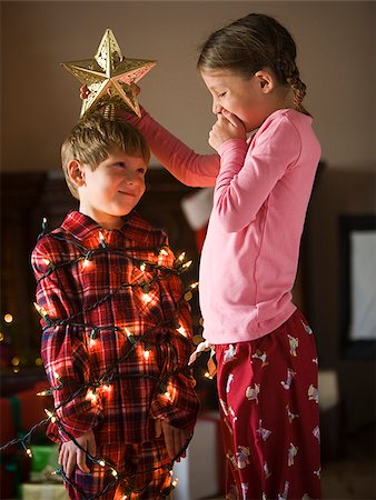 pigtail girl and brother - brother and sister at christmas Foto de stock - Sin royalties Premium, Código: 640-02949348