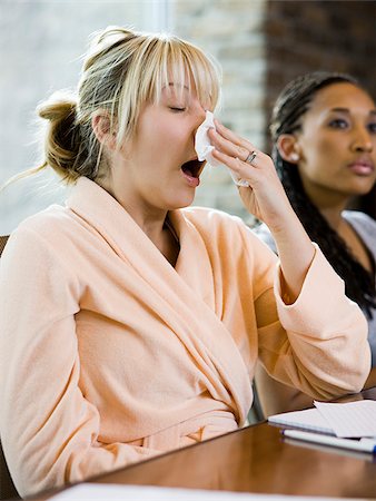 estornudar - woman sick at work Foto de stock - Sin royalties Premium, Código: 640-02949528