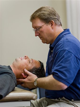 simsearch:640-02949702,k - man doing physical therapy Foto de stock - Royalty Free Premium, Número: 640-02949668