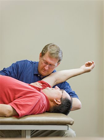 simsearch:640-02949702,k - man doing physical therapy Foto de stock - Royalty Free Premium, Número: 640-02949669
