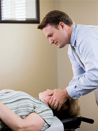 simsearch:640-02949663,k - chiropractor treating a patient Stock Photo - Premium Royalty-Free, Code: 640-02949712