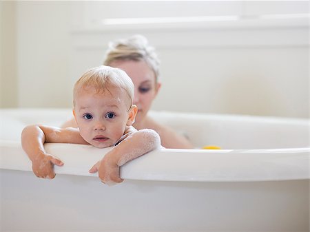 family bathtub - mother and baby taking a bubble bath Stock Photo - Premium Royalty-Free, Code: 640-02949802