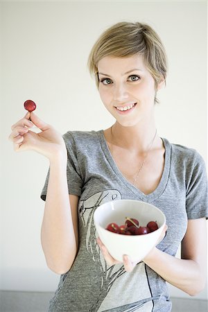 simsearch:640-02949943,k - woman with a bowl of cherries Stock Photo - Premium Royalty-Free, Code: 640-02950196