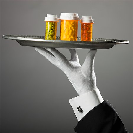 plateau d'argent - médicaments en vente libre sur un plateau Photographie de stock - Premium Libres de Droits, Code: 640-02950335