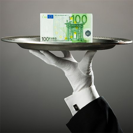 100 euro note on a platter Fotografie stock - Premium Royalty-Free, Codice: 640-02950330