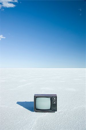 television in the middle of nowhere Foto de stock - Sin royalties Premium, Código: 640-02950537