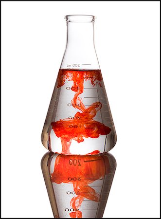 erlenmeyer flask full of liquid Stock Photo - Premium Royalty-Free, Code: 640-02950618