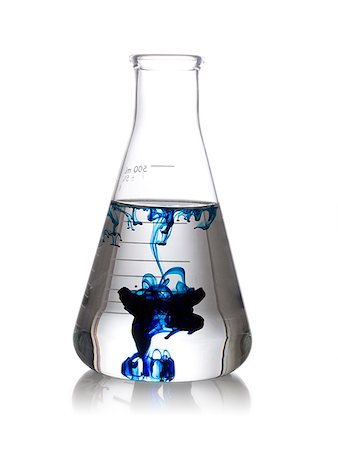 simsearch:640-02950616,k - erlenmeyer flask full of liquid Foto de stock - Sin royalties Premium, Código: 640-02950619