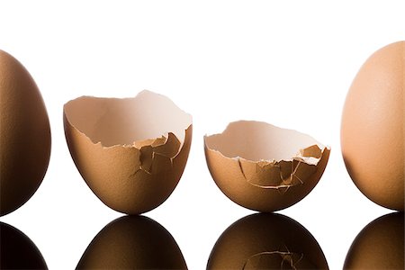 broken egg Fotografie stock - Premium Royalty-Free, Codice: 640-02950673