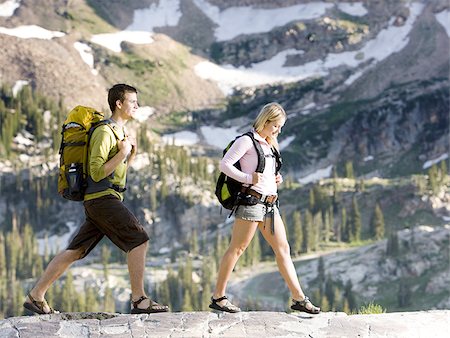 young couple on a hiking trip Foto de stock - Sin royalties Premium, Código: 640-02950824