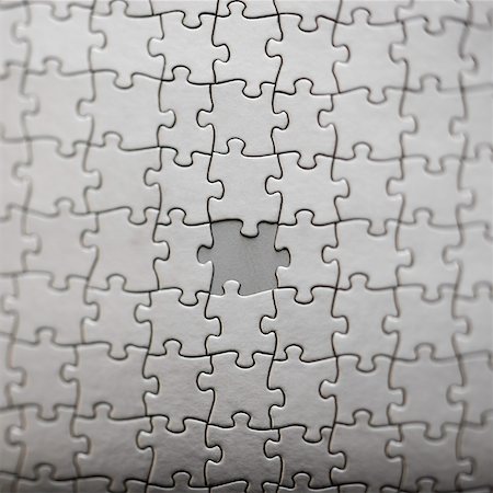 peça perdida - silver puzzle with one piece missing Foto de stock - Royalty Free Premium, Número: 640-02951014