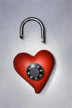 simsearch:640-02950942,k - broken heart lock Foto de stock - Sin royalties Premium, Código: 640-02951060
