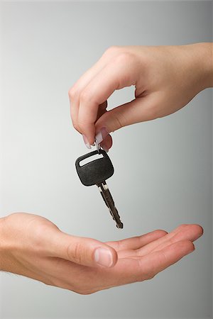 main tenant une clé de voiture Photographie de stock - Premium Libres de Droits, Code: 640-02951102