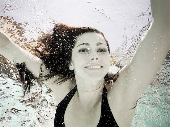 woman swimming underwater in a pool Stock Photo - Premium Royalty-Free, Image code: 640-02951372