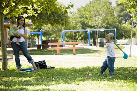 picture of mom and daughter playing golf - mother watching son play with toy golf club Stock Photo - Premium Royalty-Free, Code: 640-02951389