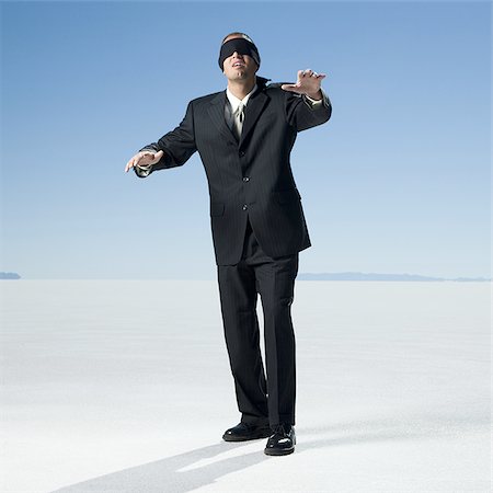 errando - blindfolded businessman Foto de stock - Sin royalties Premium, Código: 640-02951579