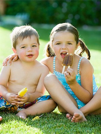 children eating popsicles Foto de stock - Sin royalties Premium, Código: 640-02951680