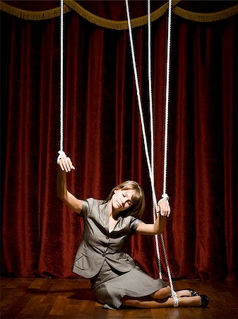 businesswoman being pulled by strings like a puppet Foto de stock - Sin royalties Premium, Código: 640-02952194