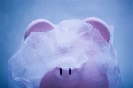 piggy bank covered in ice Stock Photo - Premium Royalty-Free, Code: 640-02952245