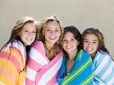 simsearch:640-02952500,k - vier Teenager in Handtücher eingewickelt Stockbilder - Premium RF Lizenzfrei, Bildnummer: 640-02952517