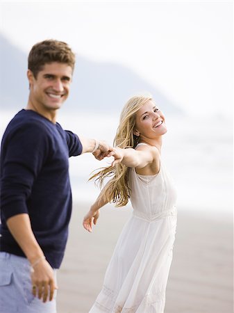 simsearch:640-02952911,k - young couple on the beach Foto de stock - Sin royalties Premium, Código: 640-02952812