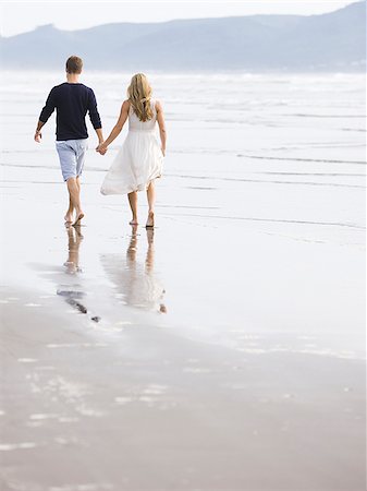 photographs of women walking away - young couple on the beach Stock Photo - Premium Royalty-Free, Code: 640-02952823