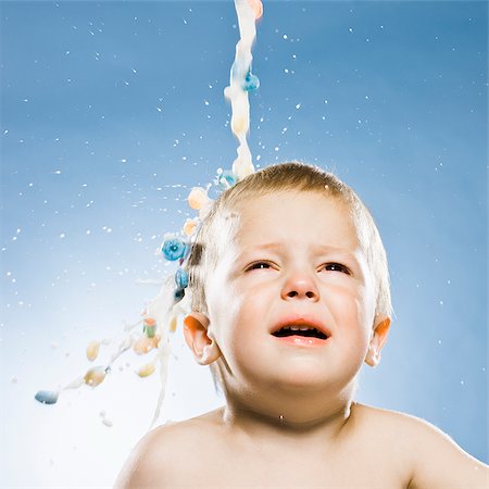 pour milk in cereal - milk and cereal pouring onto a baby's head Stock Photo - Premium Royalty-Free, Code: 640-02953069