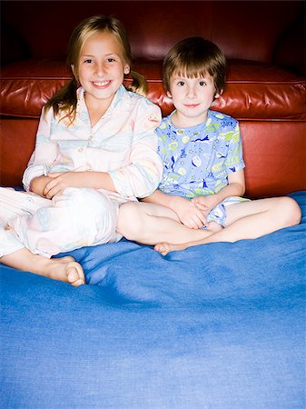 brother and sister sitting on the floor Stock Photo - Premium Royalty-Free, Code: 640-02953358