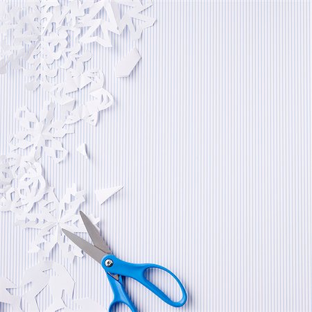 scissors and paper snowflakes Foto de stock - Sin royalties Premium, Código: 640-02953484