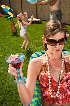 Woman with cocktail and sunglasses outdoors smiling Stock Photo - Premium Royalty-Free, Code: 640-03255936