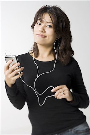simsearch:640-02773489,k - Woman with mp3 player smiling Fotografie stock - Premium Royalty-Free, Codice: 640-03255965