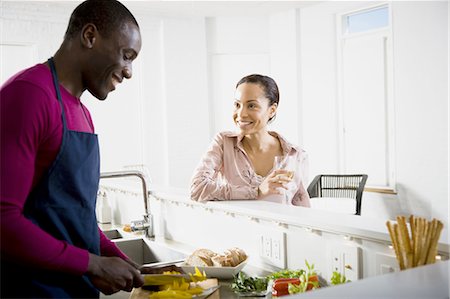 simsearch:640-03263916,k - A couple preparing food Foto de stock - Sin royalties Premium, Código: 640-03256029