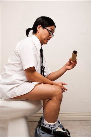 sanitario - Office worker on toilet noticing end of roll Foto de stock - Sin royalties Premium, Código: 640-03256181
