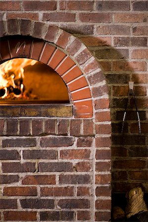 USA, Utah, Orem, close-up of brick fireplace Foto de stock - Sin royalties Premium, Código: 640-03256391