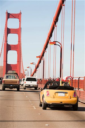 ponte golden gate - USA, San Francisco, California, Traffic moving on Golden Gate Bridge Foto de stock - Royalty Free Premium, Número: 640-03256515