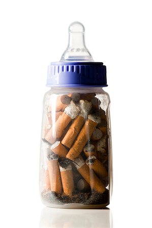 simsearch:640-03256518,k - Cigarettes in baby bottle on white background Foto de stock - Sin royalties Premium, Código: 640-03256517