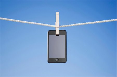 MP3 player hanging on washing line Foto de stock - Sin royalties Premium, Código: 640-03256636