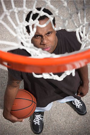 simsearch:640-03257090,k - USA, Utah, Salt Lake City, young man looking up at basketball hoop Foto de stock - Sin royalties Premium, Código: 640-03256640