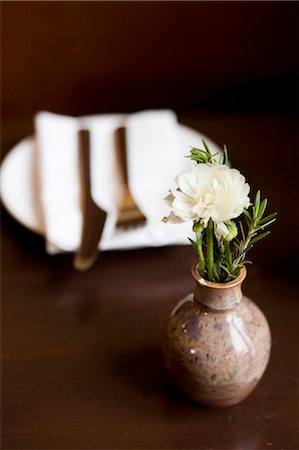 flowers in vase from above - Orem, Utah, USA, little vase with white flower Stock Photo - Premium Royalty-Free, Code: 640-03256741